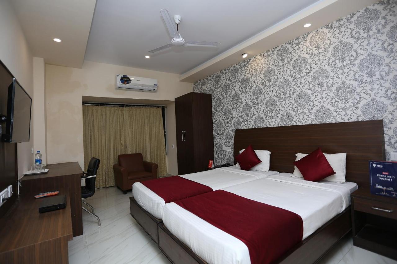 Hotel Railview Bhubaneswar Exteriör bild