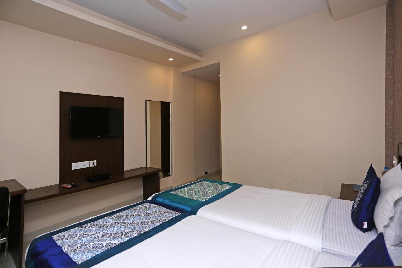 Hotel Railview Bhubaneswar Exteriör bild