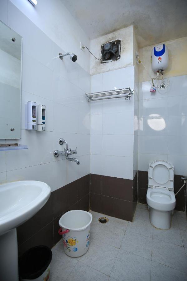 Hotel Railview Bhubaneswar Exteriör bild