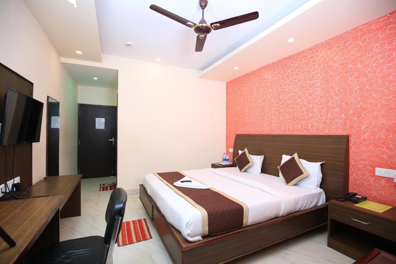 Hotel Railview Bhubaneswar Exteriör bild