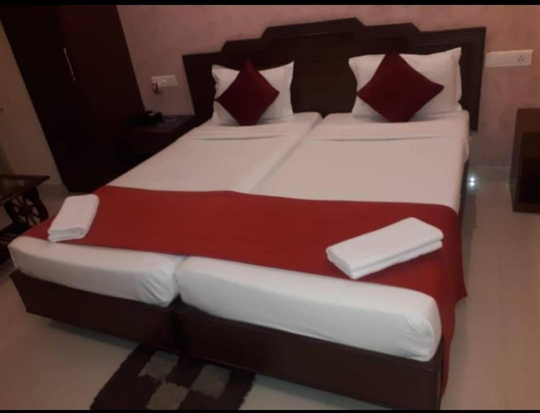 Hotel Railview Bhubaneswar Exteriör bild